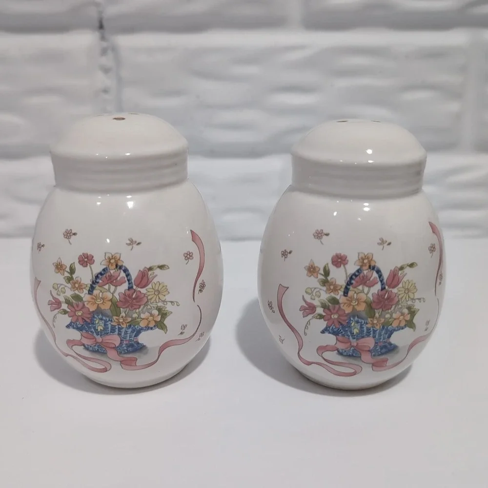Vintage 80's Ceramic Salt & Pepper Set Flowers in Basket Pink Ribbon Cottagcore